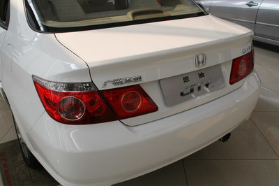 廣州本田思迪尾部